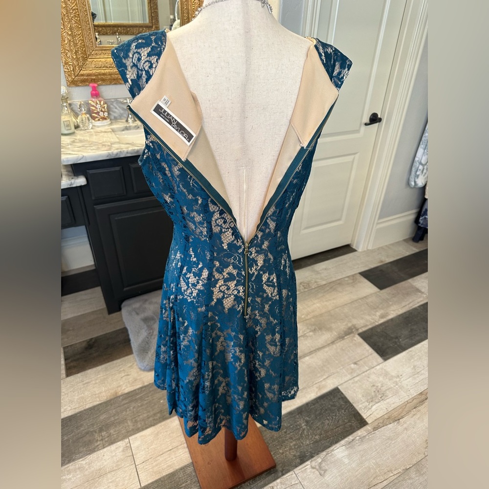 Like new Julian Taylor gorgeous Teal Color Fall with Ivory Undertone Lace - Picture 5 of 14